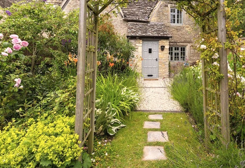 Bursting with Bloom Cottage Cirencester Cotswolds UK