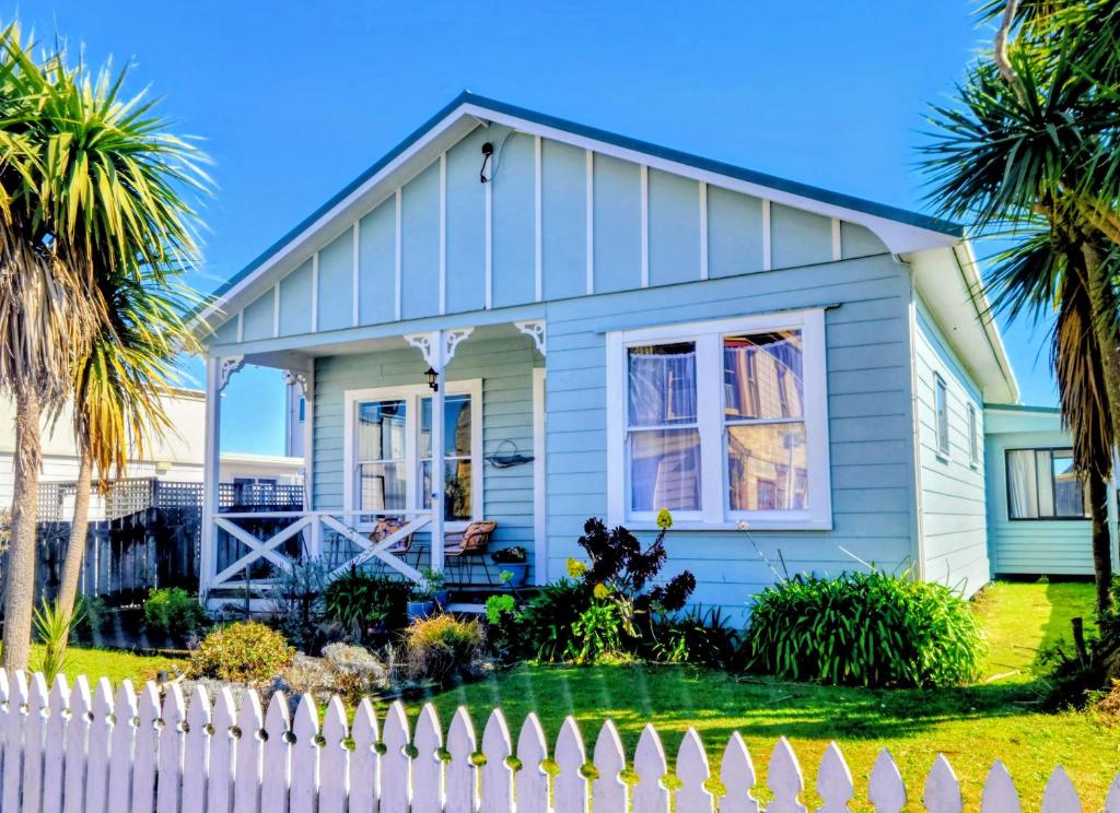 Crooked Mile Cottage - Hokitika - West Coast Crooked Mile Cottage - Hokitika - West Coast