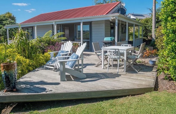 Bach Beach House - Mangonui - Northland - New Zealand Cute Bach with Views Manonui NZ