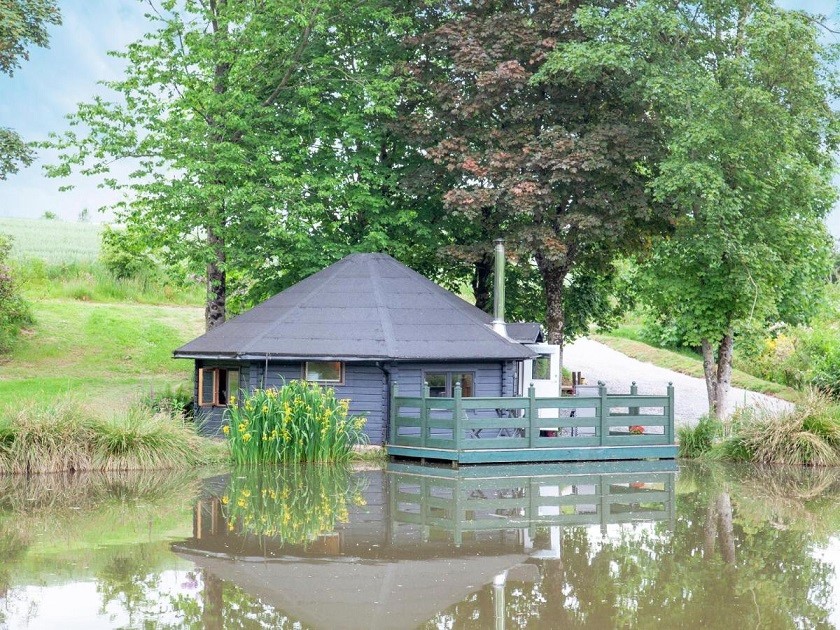 'Mallard Roundhouse' is set in the Devon countryside in the UK.