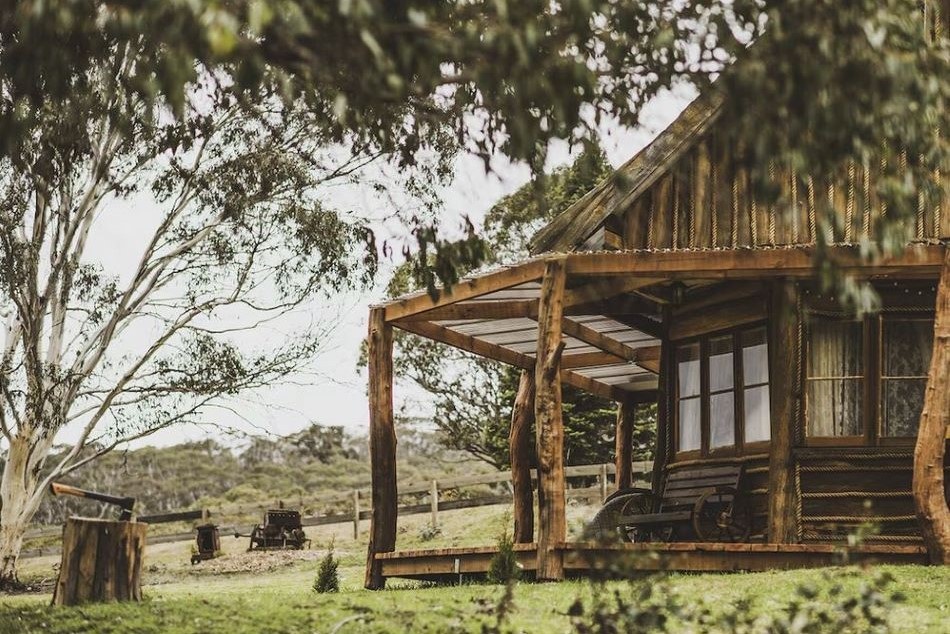 This rustic farm cabin is in the Australian High Country in NSW