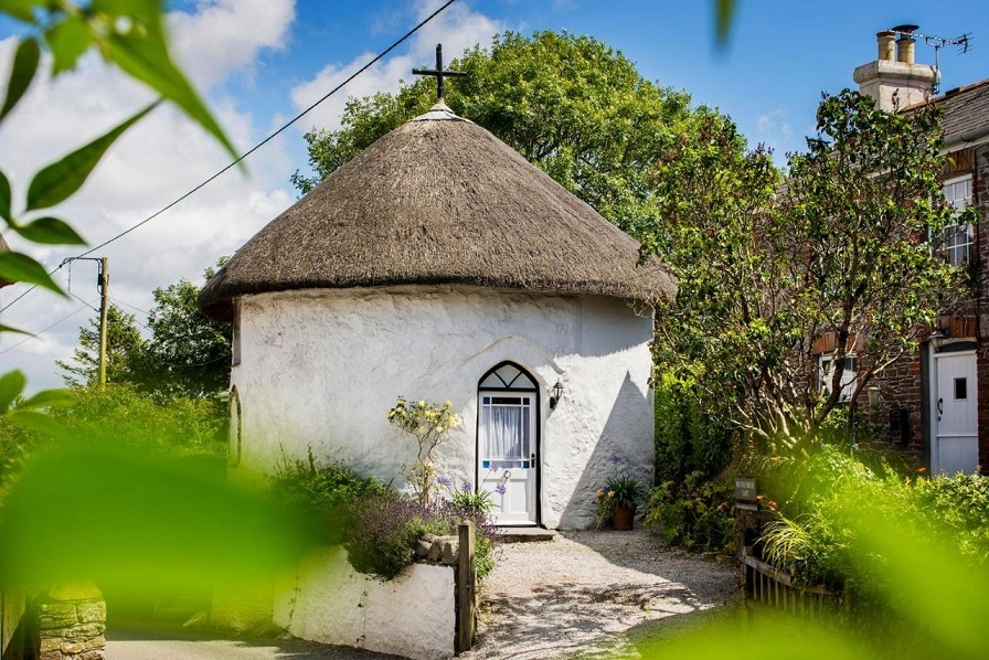 Round Cottage East, in the village of Veryan in Cornwall in the UK, dates from 1830.
