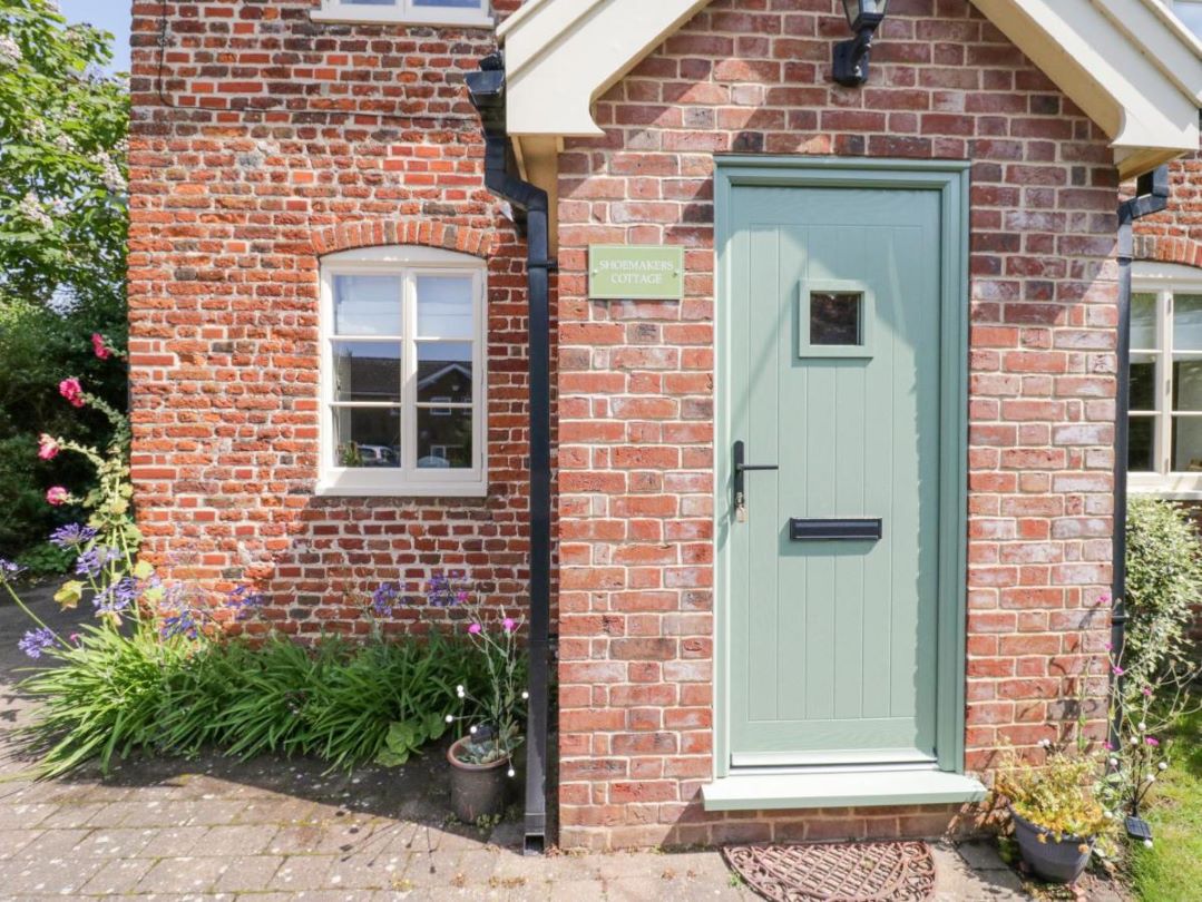 Shoemaker's Cottage is a holiday home in Friston, Suffolk UK