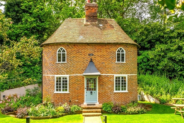 Tea Caddy Cottage Colchester UK