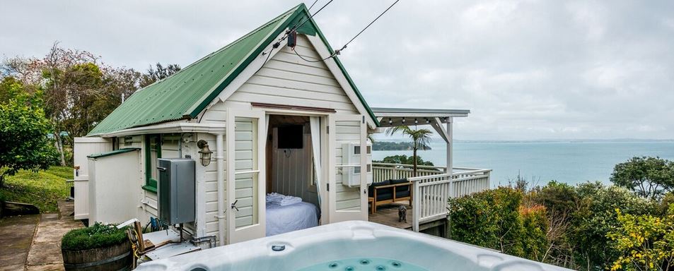 The Settlers Hut - Waiheke Island New Zealand The Settlers Hut - Waiheke Island New Zealand